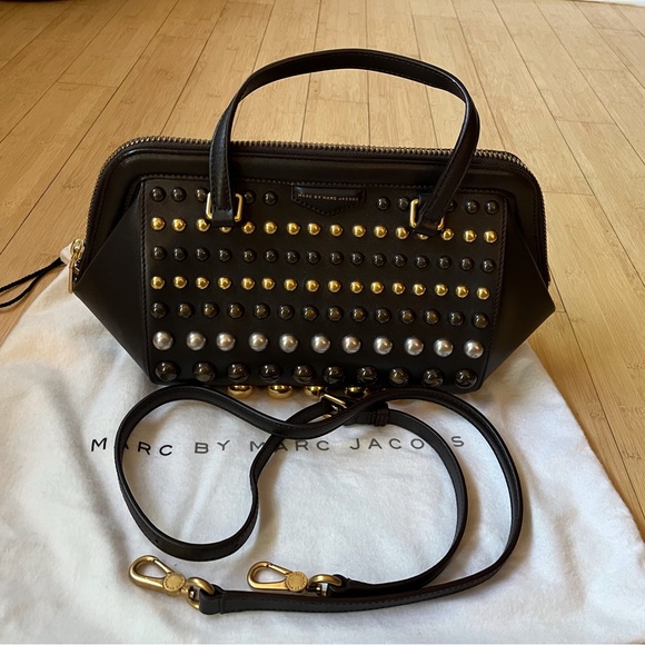 Marc By Marc Jacobs Black and Gold Crossbody Bag - Picture 3 of 5